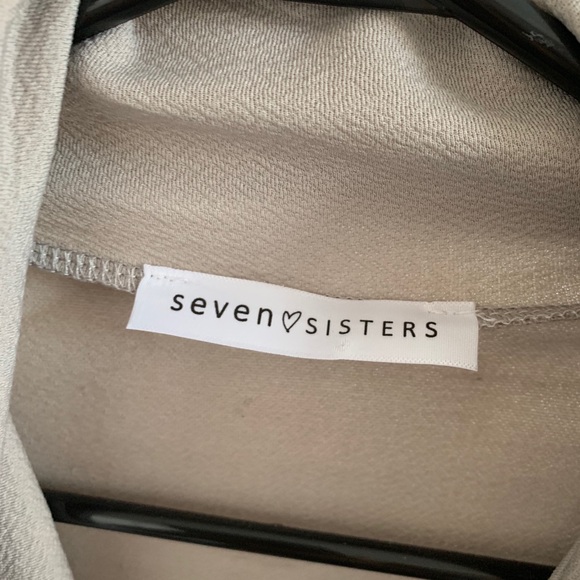 Seven sisters sleeveless cardigan - Picture 2 of 4